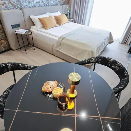 Old Moments Aparthotel