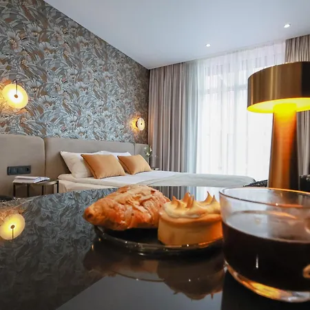 Old Moments Aparthotel Lviv