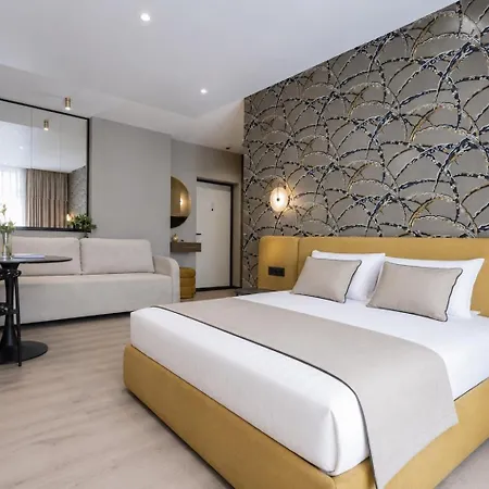 Old Moments Aparthotel 4*