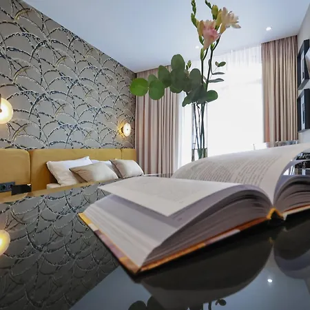Old Moments Aparthotel Lviv